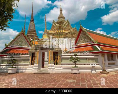 Ornate Wat Pho-Buddhistempel-Architektur in Bangkok, Thailand Stockfoto