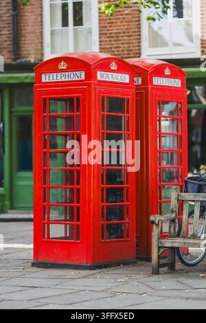 Ikoniische rote britische Telefonzelle in London Stockfoto