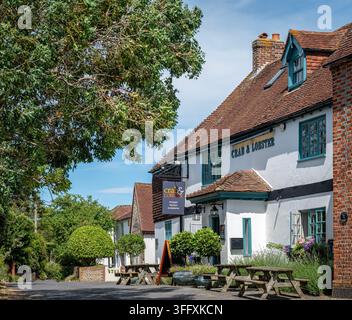 Das historische 350 Jahre alte Crab and Lobster Pub und Restaurant befindet sich in den Salzmarschen von Sidlesham Quay, West Sussex. Stockfoto