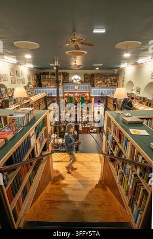 Innenraum von Leakeys Buchladen, Secondhand-Buchhandlung, Inverness, Schottland Stockfoto