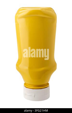 Eine auf dem Kopf stehende gelbe Plastik-Squeeze-Flasche für Senfsoße, blanko ohne Etikett und mit einem weißen Plastikverschluss verschlossen, isoliert auf weißem Hintergrund Stockfoto