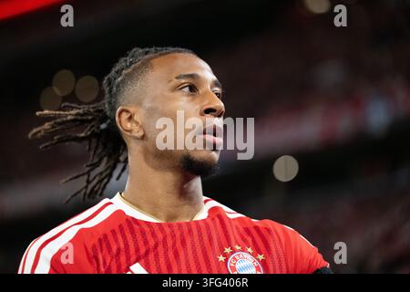 München, Deutschland. 10. Sep, 2026. GER, Bayern, München, Fussball, FC Bayern Muenchen - FK Bodo Glimt, in der Allianz Arena, München, Champions League, Ligaphase, Spieltag 1, 10. September 2026, von links: Michael Akpovie Olise (FC Bayern Muenchen, 17), im Portrait, Einzelbild, Freisteller, Portrait, Kopfshot, Einzelbild, Ausschnitt UEFA-Vorschriften verbieten jede Verwendung von Fotografien als Bildsequenzen und/oder Quasi-Video, (Foto von HMB-Media/Michael Nibel/Sipa USA) Credit: Sipa USA/Alamy Live News Stockfoto