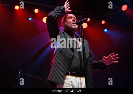 UK. 10. Sep, 2026. LONDON, ENGLAND - 10. SEPTEMBER: Glenn Gregory von ‘Holy Holy’ tritt am 10. September 2026 im Shepherd's Bush Empire in London, England, auf.CAP/MAR © MAR/Capital Pictures Credit: Capital Pictures/Alamy Live News Stockfoto