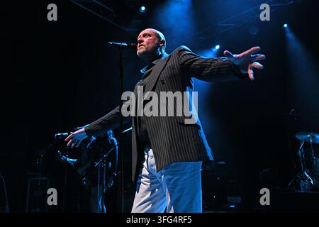 UK. 10. Sep, 2026. LONDON, ENGLAND - 10. SEPTEMBER: Glenn Gregory von ‘Holy Holy’ tritt am 10. September 2026 im Shepherd's Bush Empire in London, England, auf.CAP/MAR © MAR/Capital Pictures Credit: Capital Pictures/Alamy Live News Stockfoto