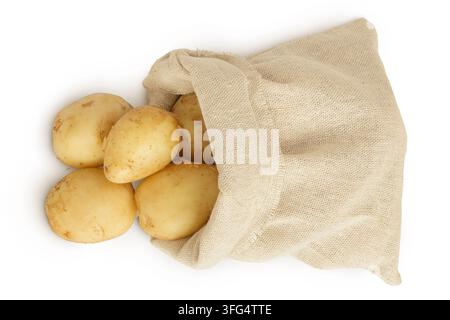 junge Kartoffel in einem Beutel isoliert auf weißem Hintergrund. Ernte neu. Oberansicht. Flat Lay. Stockfoto