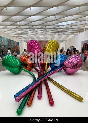 Los Angeles, Kalifornien, USA - 23. Juli 2026: Tulpen-Skulptur von Jeff Koons im The Broad Museum für zeitgenössische Kunst im Stadtzentrum von Los Angeles Stockfoto
