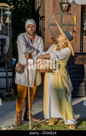Gehen Sie zurück in die Zeit auf dem Mittelalterlichen Fest von Leça do Balio mit historischen Nachstellungen, Handwerk, Musik, Essen und mittelalterlichen Traditionen. Stockfoto