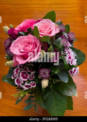 Strauß aus rosa Rosen, international Stockfoto