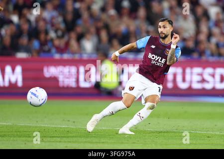 London, UK. 11. Sep, 2026. Valentin Castellanos schießt, um es 4-0 zu machen, während der West Ham United vs Wrexham Sky Bet Championship-Partie im London Stadium, London. Bildnachweis sollte lauten: Paul Terry/Sportimage Credit: Sportimage Ltd/Alamy Live News Stockfoto