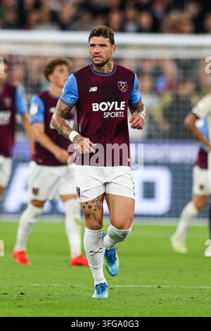 London, UK. 11. Sep, 2026. LONDON, ENGLAND, Freitag 11. Sep 2026: Morato von West Ham läuft während des EFL Championship zwischen West Ham United und Wrexham AFC im London Stadium in London, England. (Foto von Alex Ferrelly/Sports Press Photo) Credit: SPP Sport Press Photo. /Alamy Live News Stockfoto