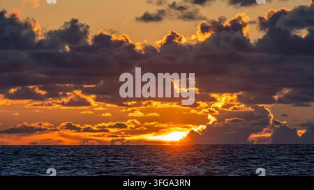 Sonnenuntergang über dem Golf von Amerika oder Golf von Mexiko vom Nolomois Beach Florida USA Stockfoto