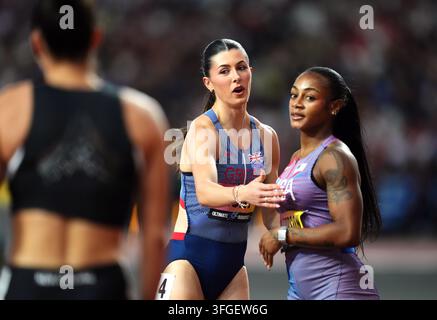 Amy Hunt aus Großbritannien feiert die Qualifikation nach dem Frauen-100m-Halbfinale am zweiten Tag der World Athletics Ultimate Championship in Budapest, Ungarn. Bilddatum: Samstag, der 12. September 2026. Stockfoto