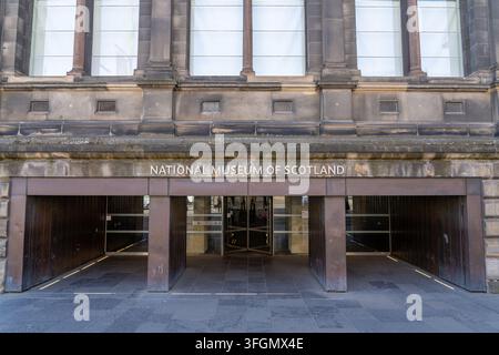 Edinburgh Schottland - 3. Juni 2023: Historische Gebäude an der Chambers Street in Edinburgh Schottland Stockfoto
