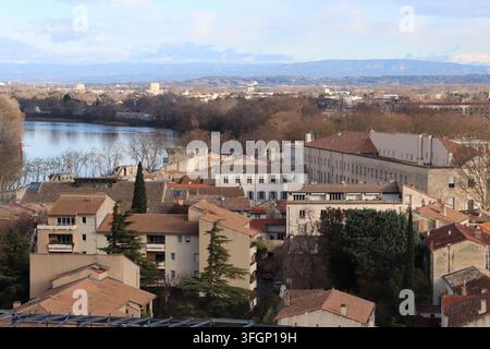 Überblick über Avignon, Blick über die Dächer, Stadt Avignon, Département Vaucluse, Frankreich Stockfoto