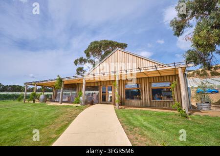 Der Äußere Eingang zum Shed-Restaurant. Auf dem Derwent Estate Vineyard, dem Shed-Restaurant in Tasmanien, Australien. Stockfoto