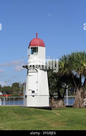 Der historische Little Sea Hill Leuchtturm befindet sich im East Shores Bezirk in Gladstone, Queensland, Australien Stockfoto