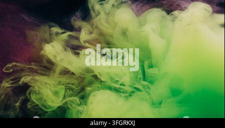 Farbnebel-Farbspritzer-Unterwasser-Glitzertextur Stockfoto