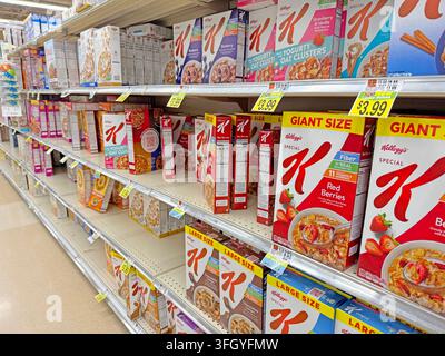 Die riesige Auswahl an Produkten in einem Supermarkt. Stockfoto