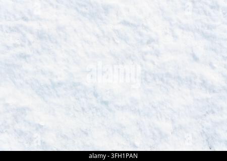 Frische Winter-Schnee-Textur, die den Boden bedeckt Stockfoto