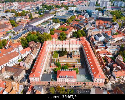 Panoramatische Luftansicht der historischen Manufacture des Tabacs oder Tabakfabrik in Straßburg, Frankreich Stockfoto