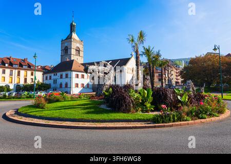 Ansicht der Außenfassade der historischen Kirche Unserer Lieben Frau der Himmelfahrt in Évian-les-Bains in Frankreich Stockfoto