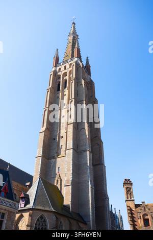 Die historische Kirche unserer Lieben Frau Turm und Gruuthuse Museum in Brügge Stadt, Belgien Stockfoto