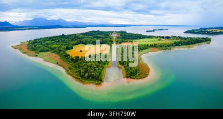Herreninsel Luftpanorama, es ist die größte Insel im Chiemsee in Südbayern, Deutschland Stockfoto