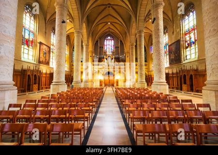 Luxemburg-Stadt, Luxemburg - 21. September 2023: Das majestätische gotische Innere und die Orgel der Kathedrale Notre-Dame oder Notre Dame in Luxemburg-Stadt Stockfoto