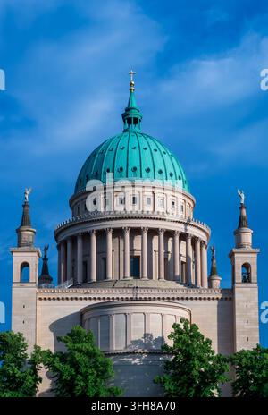 Nahaufnahme der Architektur der Rückseite der St. Nikolaikirche am Alten Markt in Potsdam, Brandenburg, Deutschland. Stockfoto