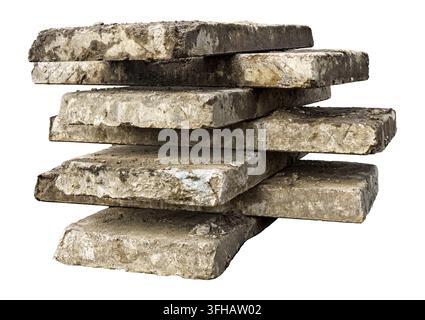 Gestapelte Steinplatten sind übereinander angeordnet. Die Steine haben ein verwittertes, gealtertes Aussehen. Stockfoto
