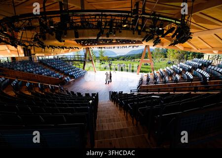 Samuel H. Scripps Theater Center, Hudson Valley Shakespeare, Garrison, New York, USA, mit dem Hudson River in der Ferne. Stockfoto