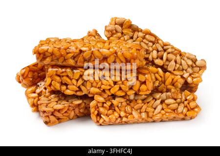 Süße Kozinaki aus Sonnenblumenkernen. Kozinaki auf weißem Hintergrund. Nahaufnahme von Süßwaren. Stockfoto