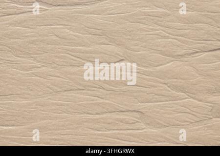 Makro-Küstenlinien-Topographie, die als weite goldene Grate eingefangen wurde, optimal für Reisepublikationen, natürliche Erdhintergründe und umweltfreundliche Themen. Stockfoto