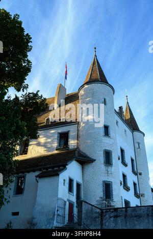 Abendansicht des Schlosses Nyon (Château de Nyon) im Kanton Waadt, Schweiz Stockfoto
