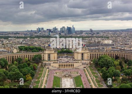 Panoramablick auf den Trocadero-Palast vom Eiffelturm, Paris, Frankreich. Stockfoto