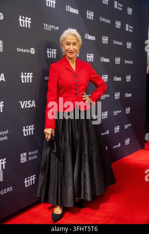 Die britische Schauspielerin Helen Mirren nimmt an der Weltpremiere von "Ein Talent für Mord" während des 51. Toronto International Film Festivals im Roy Thomson Hall in Toronto, Ontario, Kanada, am 14. September 2026 teil. (Foto von Pouria Afkhami/NurPhoto) Stockfoto