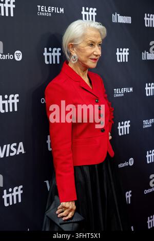 Die britische Schauspielerin Helen Mirren nimmt an der Weltpremiere von "Ein Talent für Mord" während des 51. Toronto International Film Festivals im Roy Thomson Hall in Toronto, Ontario, Kanada, am 14. September 2026 teil. (Foto von Pouria Afkhami/NurPhoto) Stockfoto