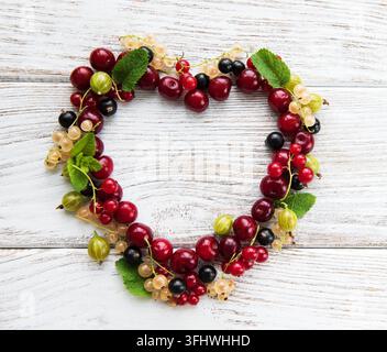 Herz aus Beeren Stockfoto