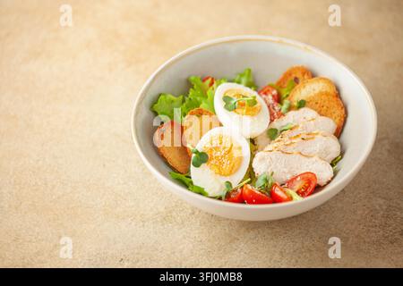 Köstlicher caesar-Salat mit Parmesankäse und hausgemachten Croutons. Kopierbereich Stockfoto