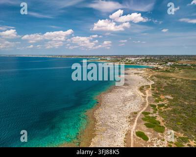 Luftaufnahme der Adriaküste im nördlichen Salento Stockfoto