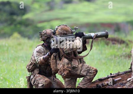 U.S. Army Soldiers Sgt. TJ Ta'atasi (Links) und Spc. Demar Coleman (Rechts), beide der Bravo-Kompanie, 2. Bataillon, 21. Infanterieregiment, 3. Stockfoto