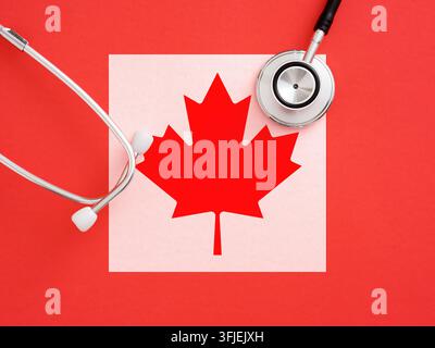 Stethoskop, das auf einer stilisierten kanadischen Flagge ruht, symbolisiert das nationale Gesundheitssystem und die öffentlichen Gesundheitsdienste Kanadas Stockfoto