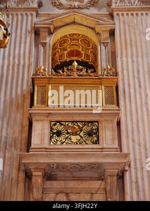Pulpit der Kirche Sant'Agnese in Agone, Rom, Lazio, Italien, April 2024 Stockfoto