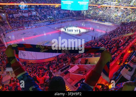 DEL, Deutsche Eishockey Liga Saison 2026/27, 2. Spieltag: Adler Mannheim gegen Eisbären Berlin***13600 Zuschauer in der ausverkauften SAP-Arena sahen Stockfoto