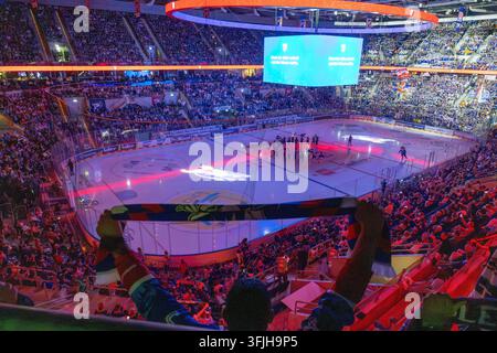 DEL, Deutsche Eishockey Liga Saison 2026/27, 2. Spieltag: Adler Mannheim gegen Eisbären Berlin***13600 Zuschauer in der ausverkauften SAP-Arena sahen Stockfoto