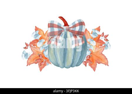 Herbstkomposition mit blauem Kürbis, kariertem Schleifenband, Ahornblättern, Eukalyptus und Beeren, Aquarell-Illustration isoliert. Handgezeichnetes, gemütliches Saison-Clipart Stockfoto