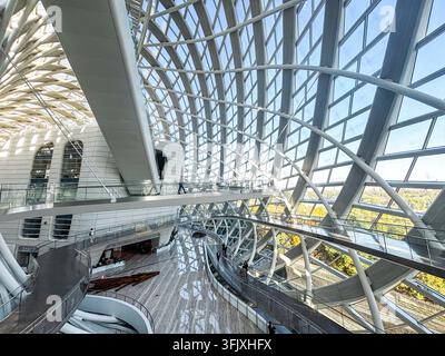 Interne Stahlkonstruktion und Glaskuppelraum des Phoenix Center in Peking Stockfoto