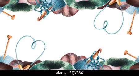 Nahtloser Randrahmen mit Garnknäueln, Holznadeln, Häkeltools, floralem Motiv, handgezeichnete Aquarellillustration. Gemütliches Designelement für Stockfoto