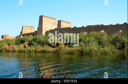 Tempel der Isis stehen auf einer Insel im Nasser-Stausee. Stockfoto
