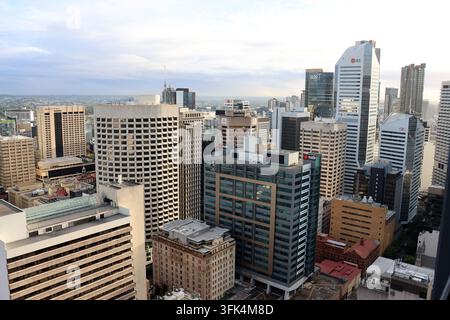 Erhöhte Panoramasicht moderner Wolkenkratzer und Bürogebäude in der Innenstadt von Brisbane, Queensland, Australien Stockfoto